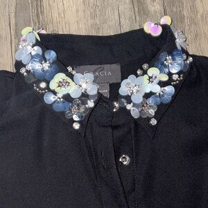 GRACIA womans short sleeve blouse - with floral embellishments on collar - small